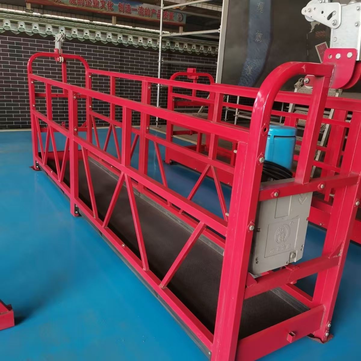 ZLP630 Electric Galvanized Hanging Basket Movable Scaffolding High-altitude Working Platform Climbing Suspension Lifting Platform Electric Winch Crane Roof Scaffolding Hanging Basket